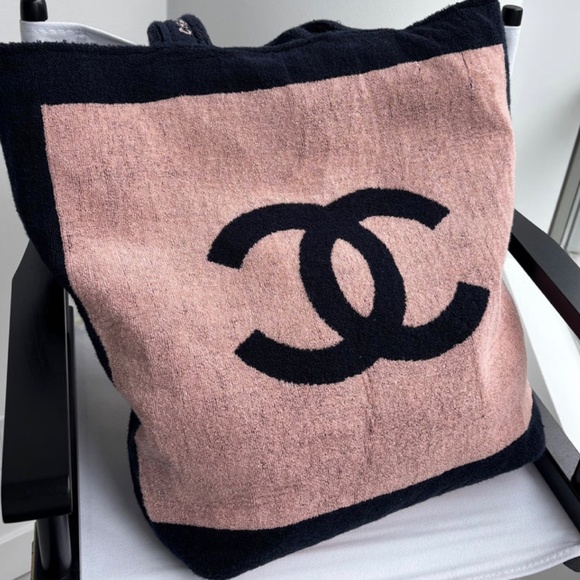 Authentic Chanel Coco Beach Set in Pink & Navy Bag Pouch & Towel - Picture 13 of 15